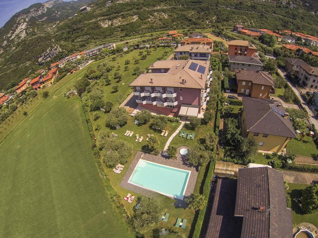 Park Hotel Eden Torbole Sul Garda ภายนอก รูปภาพ