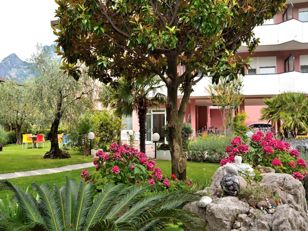 Park Hotel Eden Torbole Sul Garda ภายนอก รูปภาพ
