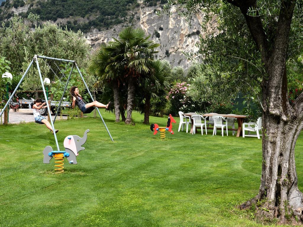 Park Hotel Eden Torbole Sul Garda ภายนอก รูปภาพ