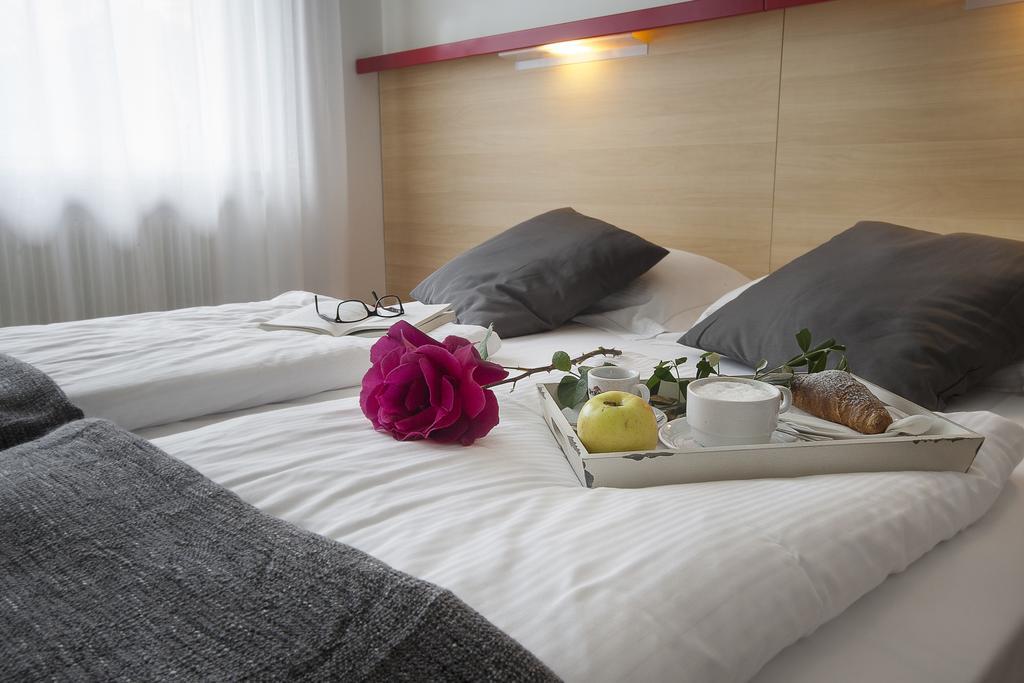 Park Hotel Eden Torbole Sul Garda ภายนอก รูปภาพ