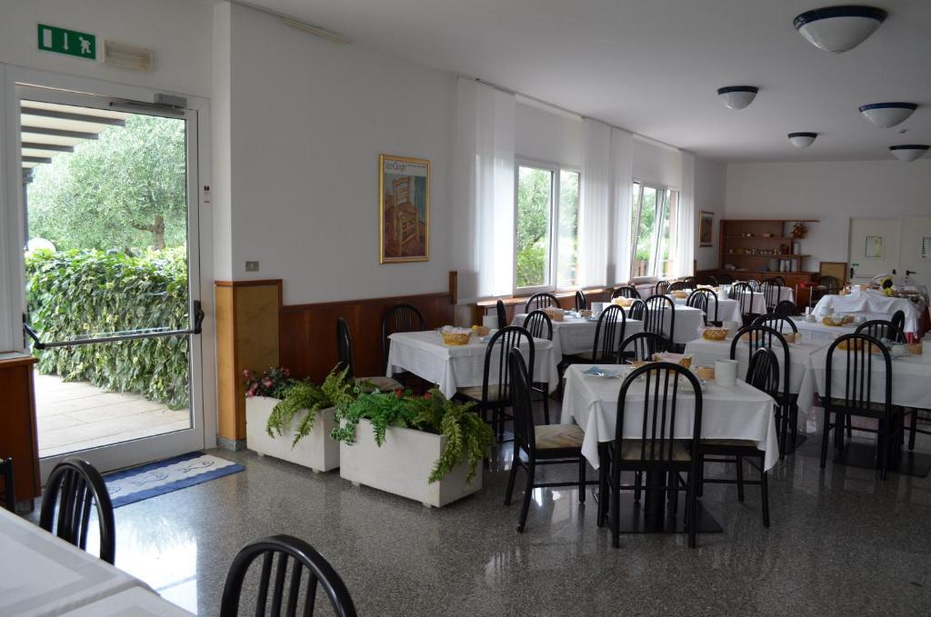 Park Hotel Eden Torbole Sul Garda ภายนอก รูปภาพ