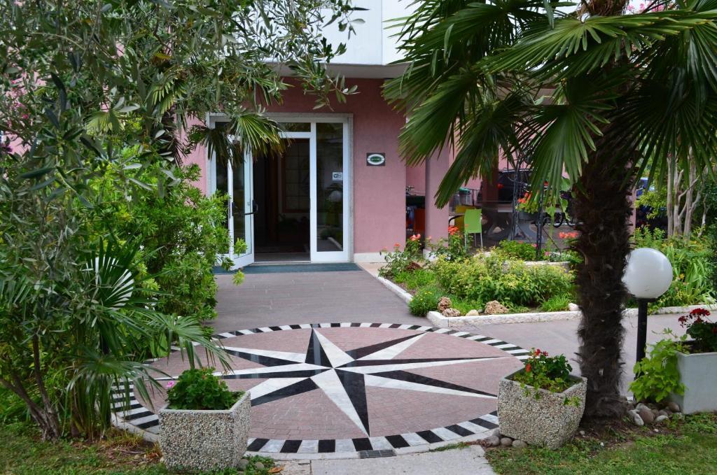 Park Hotel Eden Torbole Sul Garda ภายนอก รูปภาพ