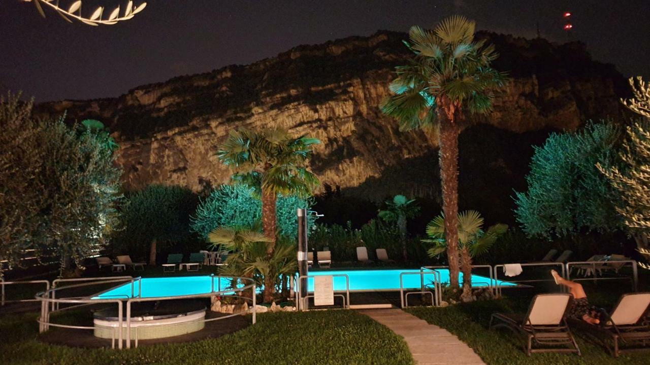 Park Hotel Eden Torbole Sul Garda ภายนอก รูปภาพ